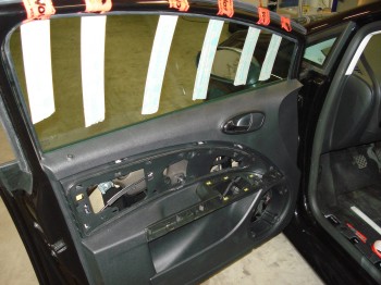 demontage tuerverkleidung - Seat Leon FR - Frontsystem Audio System HX165SQ - Demontage Trverkleidung -    in den original Vorbereitungen wird das Audio System HX 165 SQ seinen Platz finden 