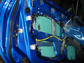 Dmmung Tr - Mazda MX-5 - Kofferraumausbau - Dmmung Tr -    Dmmung der Tr mit Sili-TEC Anti Noise-Paste von Variotex   