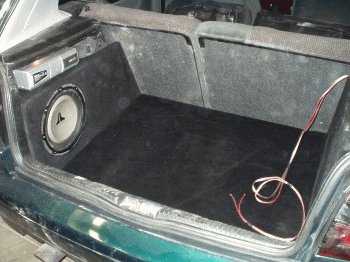 JL-Audio 10w1v2 im GFK-Gehuse - VW Golf 3  -  JL-Audio Subwoofer im GFK-Gehuse - JL-Audio 10w1v2 im GFK-Gehuse -    der JL-Audio Woofer wurde in einem angefertigtem GFK-Gehuse montiert   das GFK-Gehuse wurde mit schwarzem Velours bezogen 