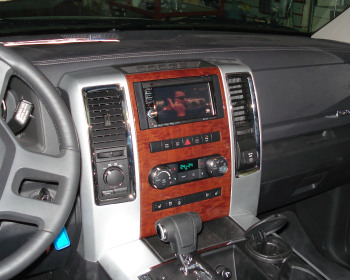 Kenwood DNX5240BT - Dodge Ram - Navigation & Kopfst�tzenmonitore - Kenwood DNX5240BT -    Radioblende Dodge Ram Modell 2009   