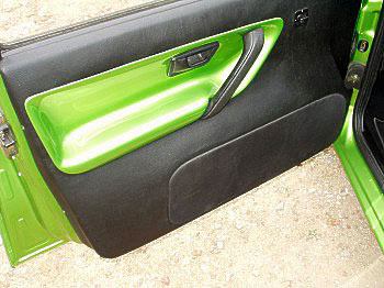 T�rverkleidung aus GFK - Golf 2  GFK- Kofferraum + GFK- Himmel - T�rverkleidung aus GFK -   T�rverkleidung aus GFK gefertigt und mit 3x165mm Lautsprecher best�ckt und lackierten Griffschalen 