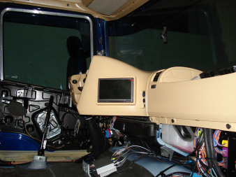 Alpine TME-M780 - Scania R500 - Alpine TME-M780 -    ber den Monitor Alpine TME-M780 kann der Beifahrer die DVD in der Headunit steuern   