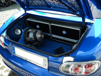 GFK Kofferraumausbau - Mazda MX-5 - GFK Kofferraumausbau - GFK Kofferraumausbau -    Sattlerarbeiten wurden von der  Sattlerei Graumann  ausgefhrt   