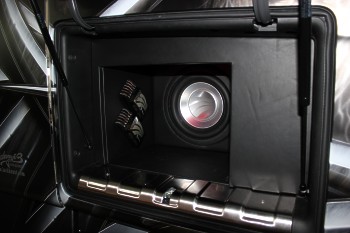 Subwoofer Rainbow - Scania R500 "Ghost Rider" Jens Bode - Subwoofer Rainbow -   Subwoofer Rainbow SL-S10 (25cm Subwoofer im geschlossenen Geh�use)  Frequenzweichen des Rainbow Soundline 2 Wegesystem   